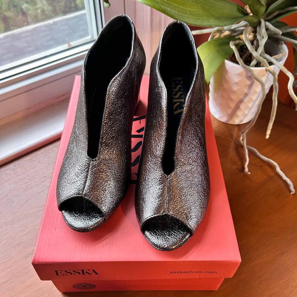 Esska Fink Shoes in Gun Metal *New in Box*